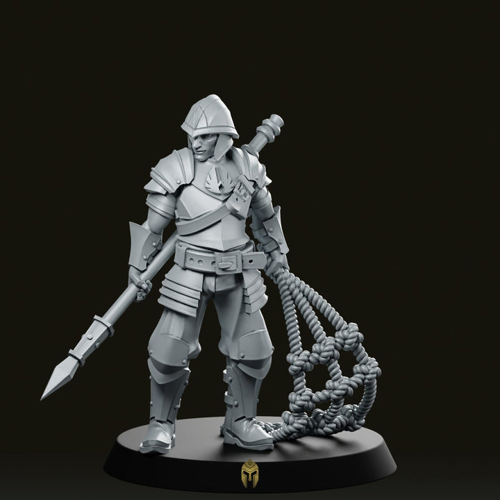 Deon, Protecteur du Port – Figurine de Garde Côtier à la Lance