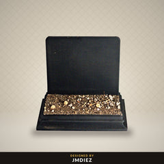 GrimDark backdrop display stand by JMdiez for 28mm to 35mm miniatures, with textured earth, stones and skulls