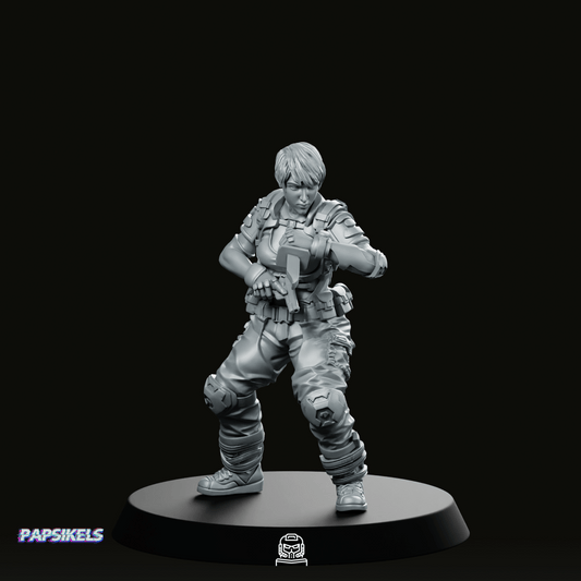 Hostage Rescuer 2 Miniature - Papsikels Miniatures - We Print Miniatures