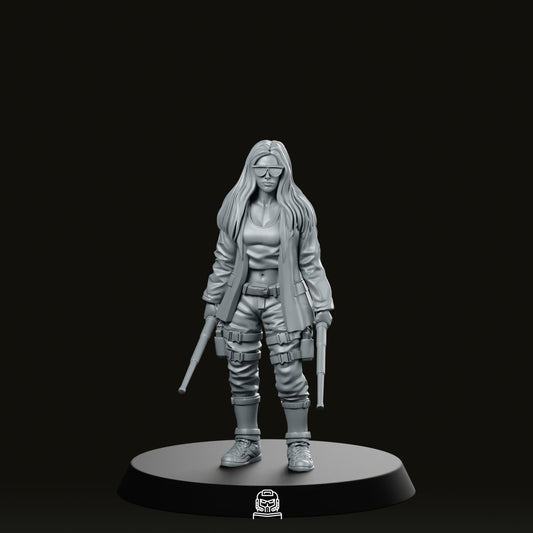 Human Melee Weapon Specialist Serena Miniature - Papsikels Miniatures - We Print Miniatures