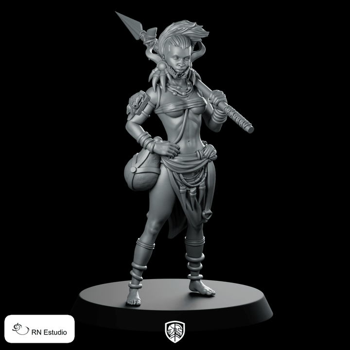 Figurine Nomsa Guerrière Voleuse Héroïne à la Lance