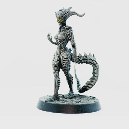 Xeno Temptress Female Alien Miniature