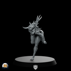 Dreadveil 32 Miniature Horned Female Warrior Agile