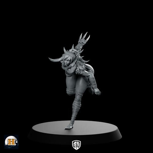 Dreadveil 32 Miniature Horned Female Warrior Agile