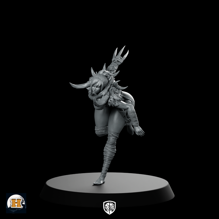 Dreadveil 32 Miniature Horned Female Warrior Agile