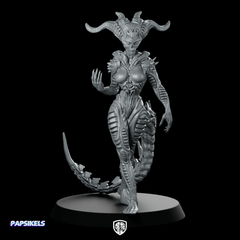 Xeno Temptress Female Alien Miniature Horned Sci - Fi - Papsikels Miniatures - We Print Miniatures