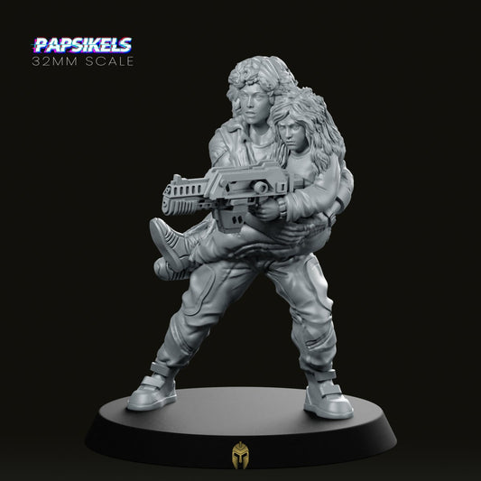 Aliens Lannie with Child Miniature - We Print Miniatures