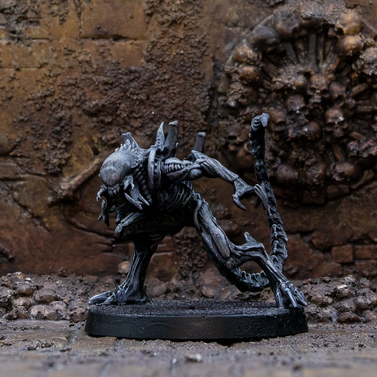 Gigerian Skull Hunter Hybrid E Miniature - We Print Miniatures -Papsikels Miniatures