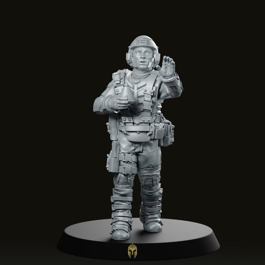 Terri Spaceborn Defender A Miniature - We Print Miniatures -Papsikels Miniatures
